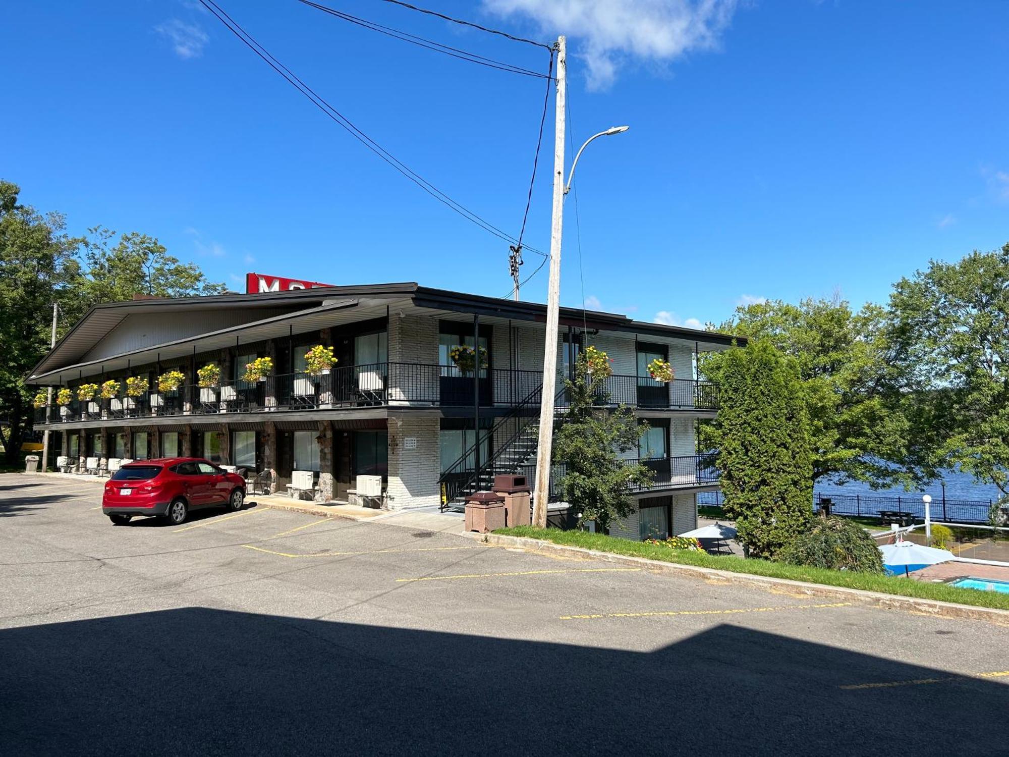 Motel Panoramique Saguenay Zewnętrze zdjęcie