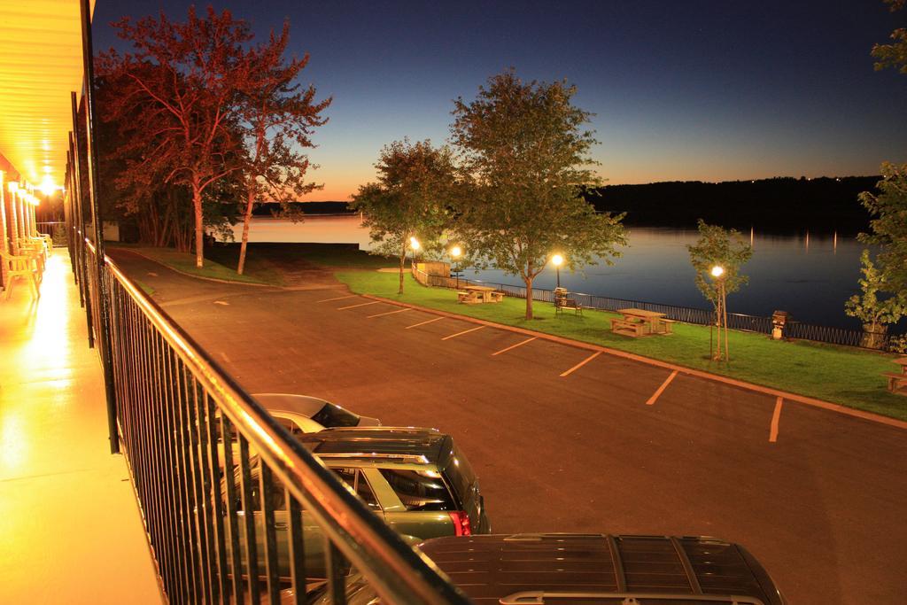 Motel Panoramique Saguenay Zewnętrze zdjęcie