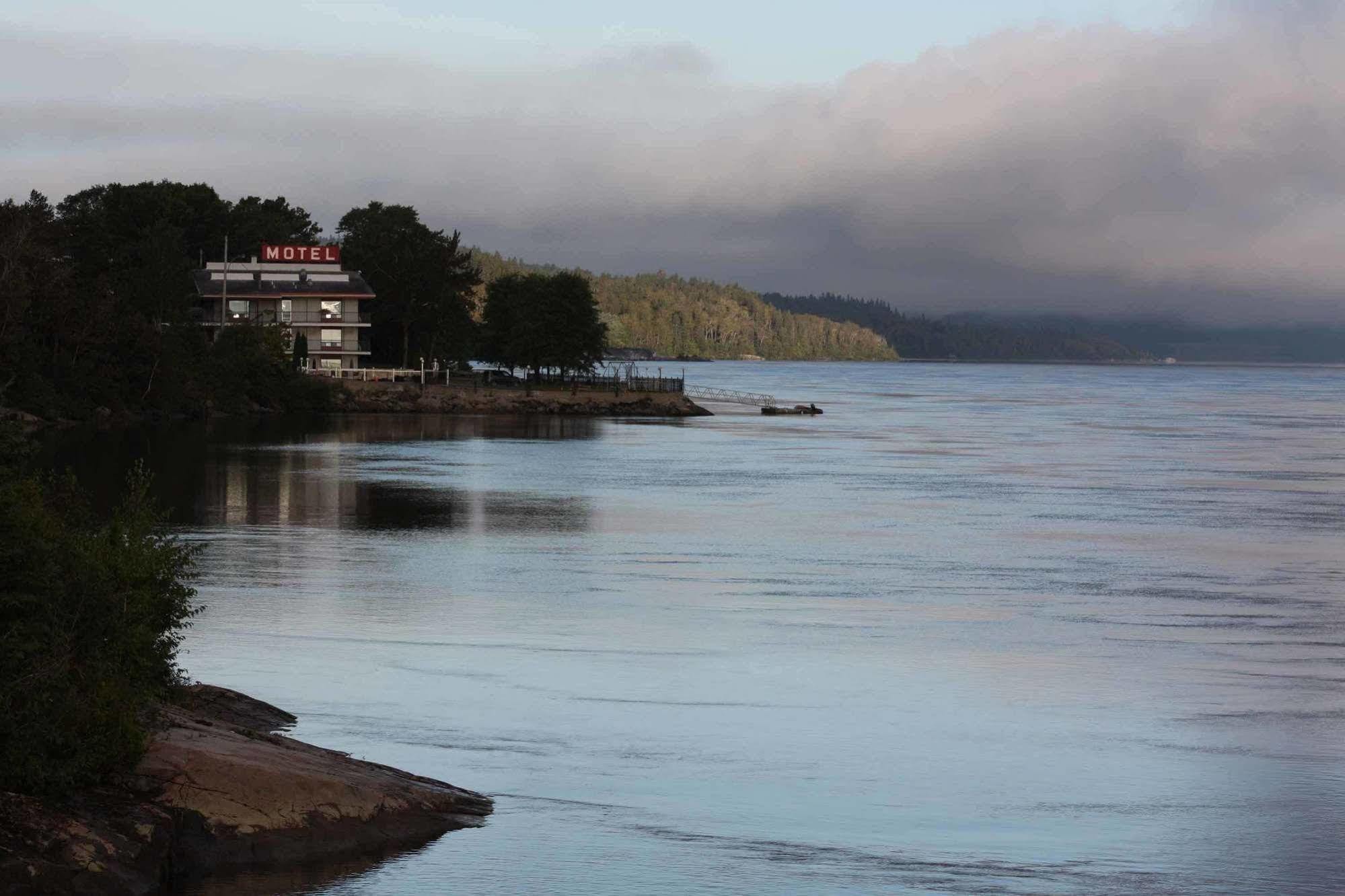 Motel Panoramique Saguenay Zewnętrze zdjęcie