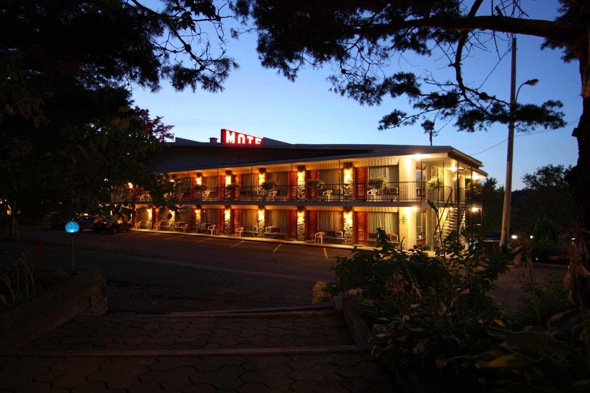 Motel Panoramique Saguenay Zewnętrze zdjęcie